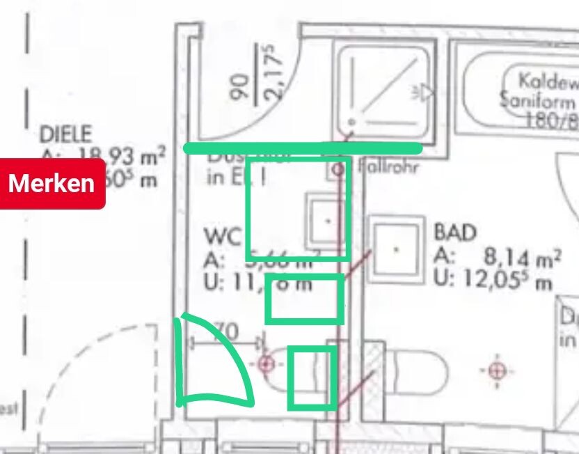 Grundriss eines Badezimmer-/WC-Bereichs mit Bad, Dusche und Toilette; grün markierte Felder.