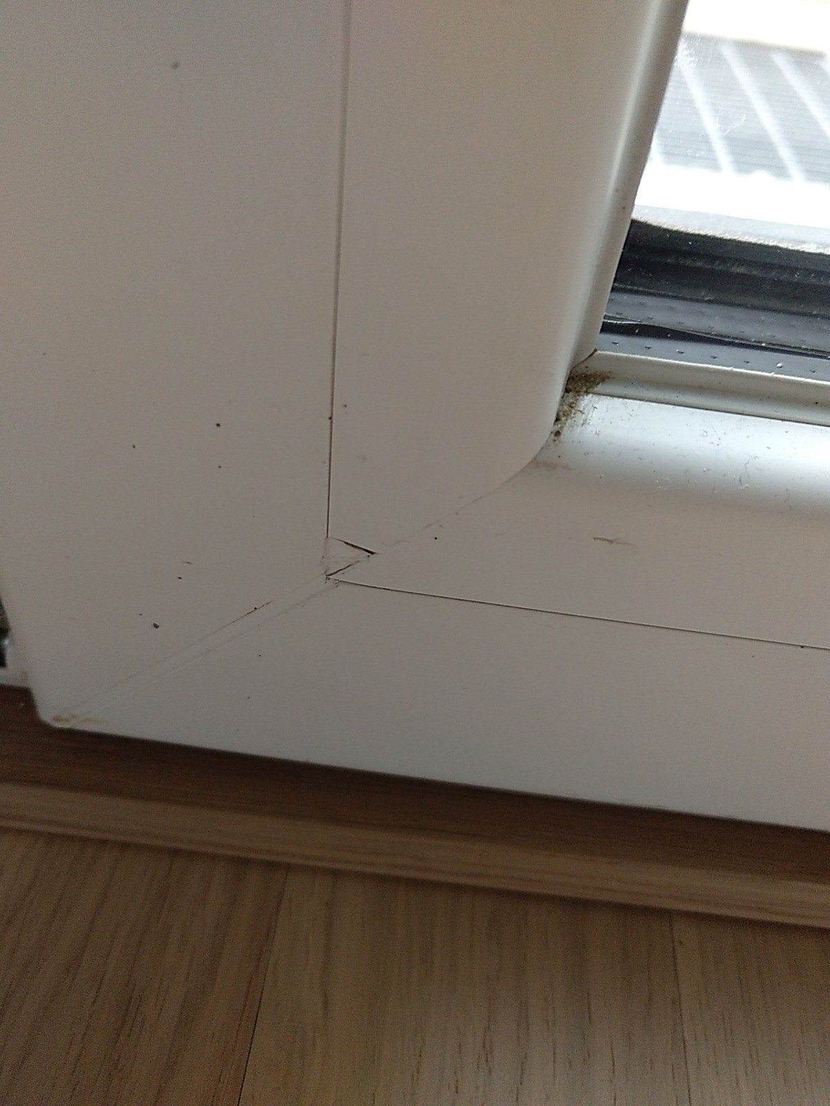 balkontuer-und-fensterbaenke-maengel-bei-neubau-309550-6.jpg
