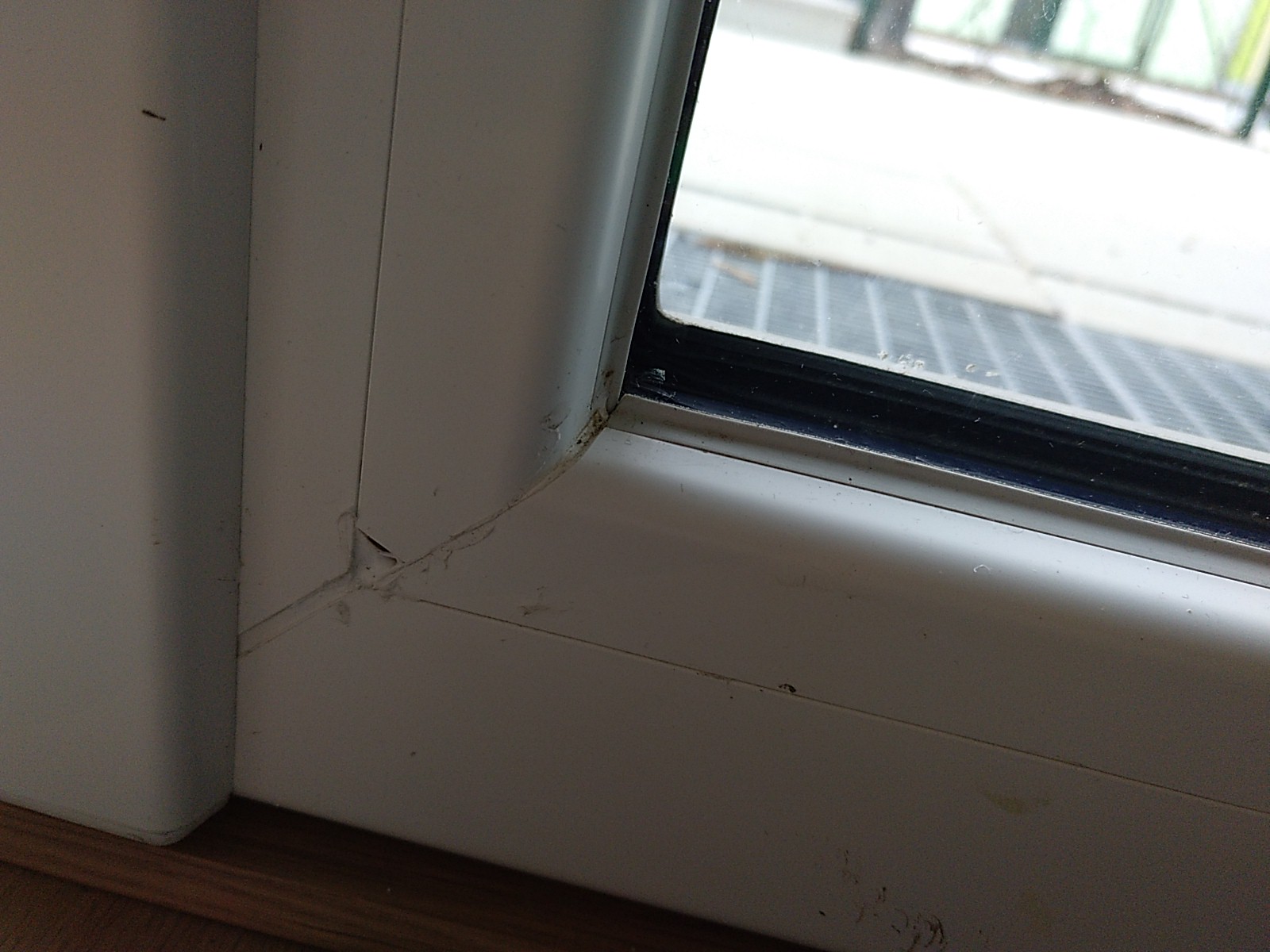 balkontuer-und-fensterbaenke-maengel-bei-neubau-309550-7.jpg