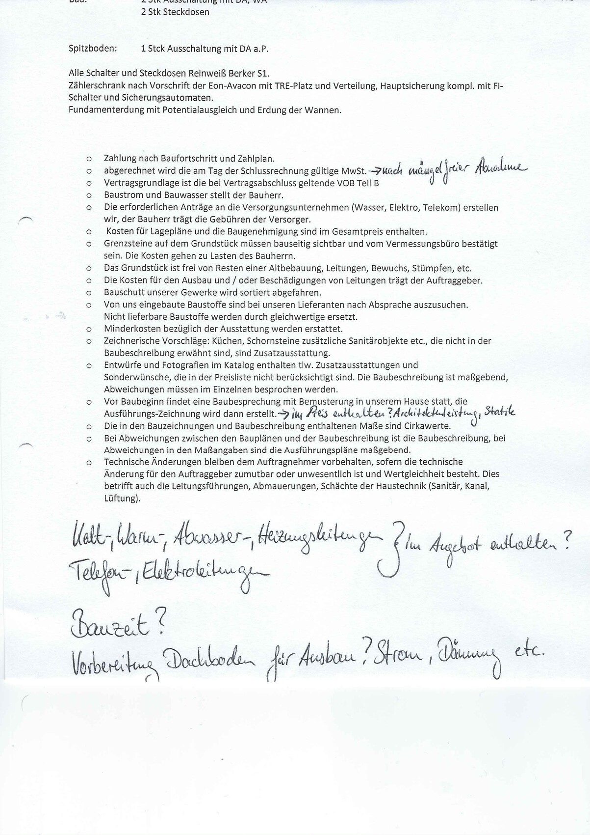 Bauunterlagen mit Checkliste und handschriftlichen Notizen auf Papier