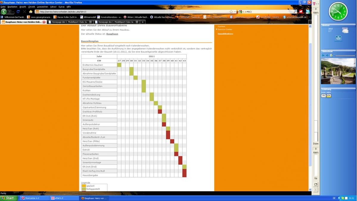Screenshot eines Bauablaufplans mit orangeem Hintergrund und farbigen Zeitplanbalken