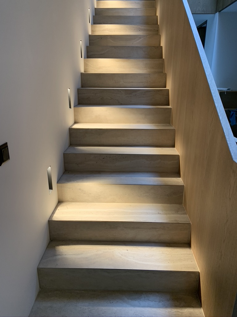 bauhaus-villa-an-hanglage-grundrisse-fuer-5-personen-436615-3.jpeg