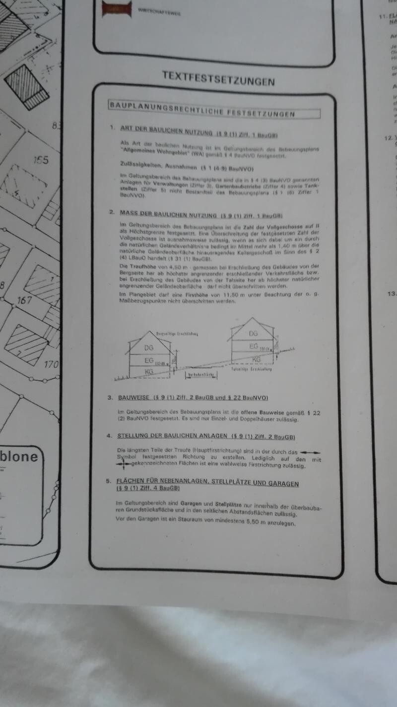 Seite mit Textbausteinen zu bauplanungsrechtlichen Festsetzungen und Hausdiagrammen.