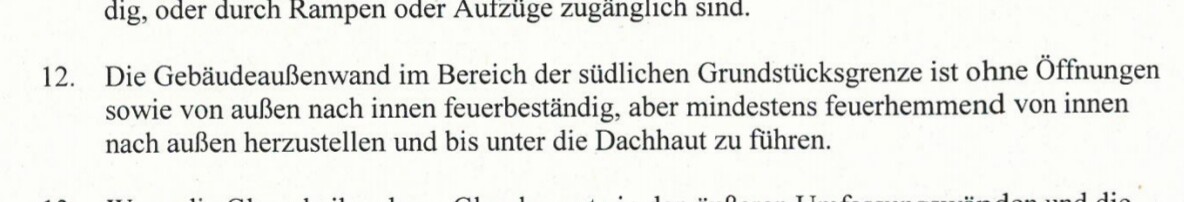 Deutscher Baurechtstext, Abschnitt 12: Außenwand feuerbeständig bis zur Dachhaut.