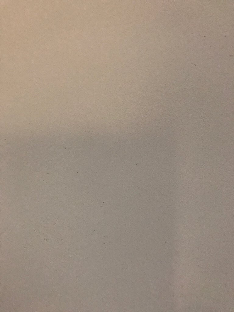 Beige, glatte Oberfläche ohne Muster oder Motive.