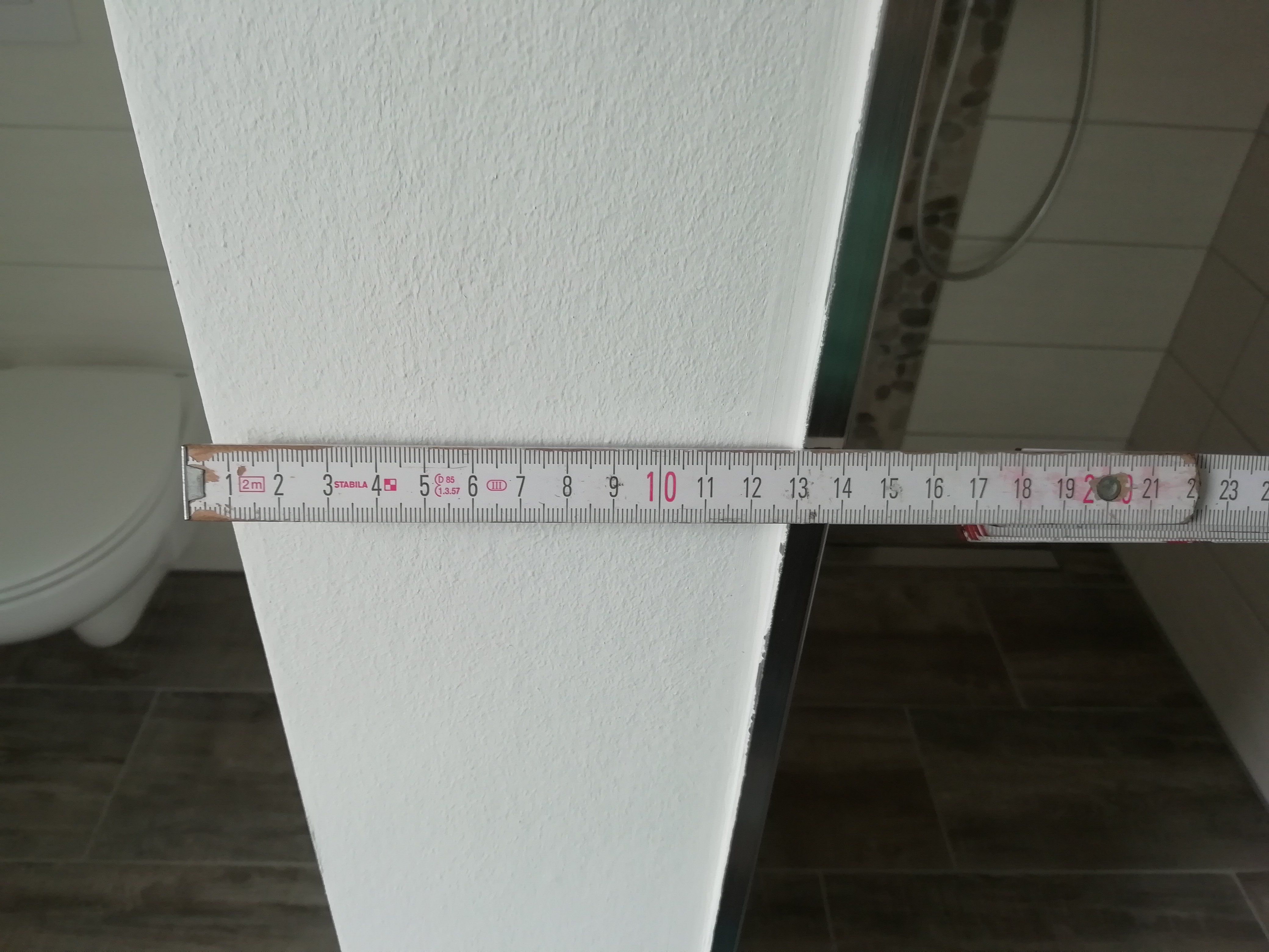 beleuchtete-abmauerungen-im-badezimmer-334989-1.jpg