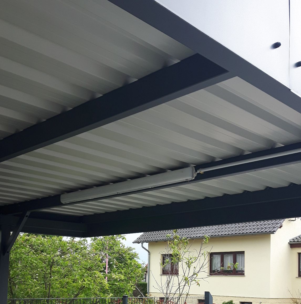 beleuchtung-carport-tipps-ideen-575925-2.jpg