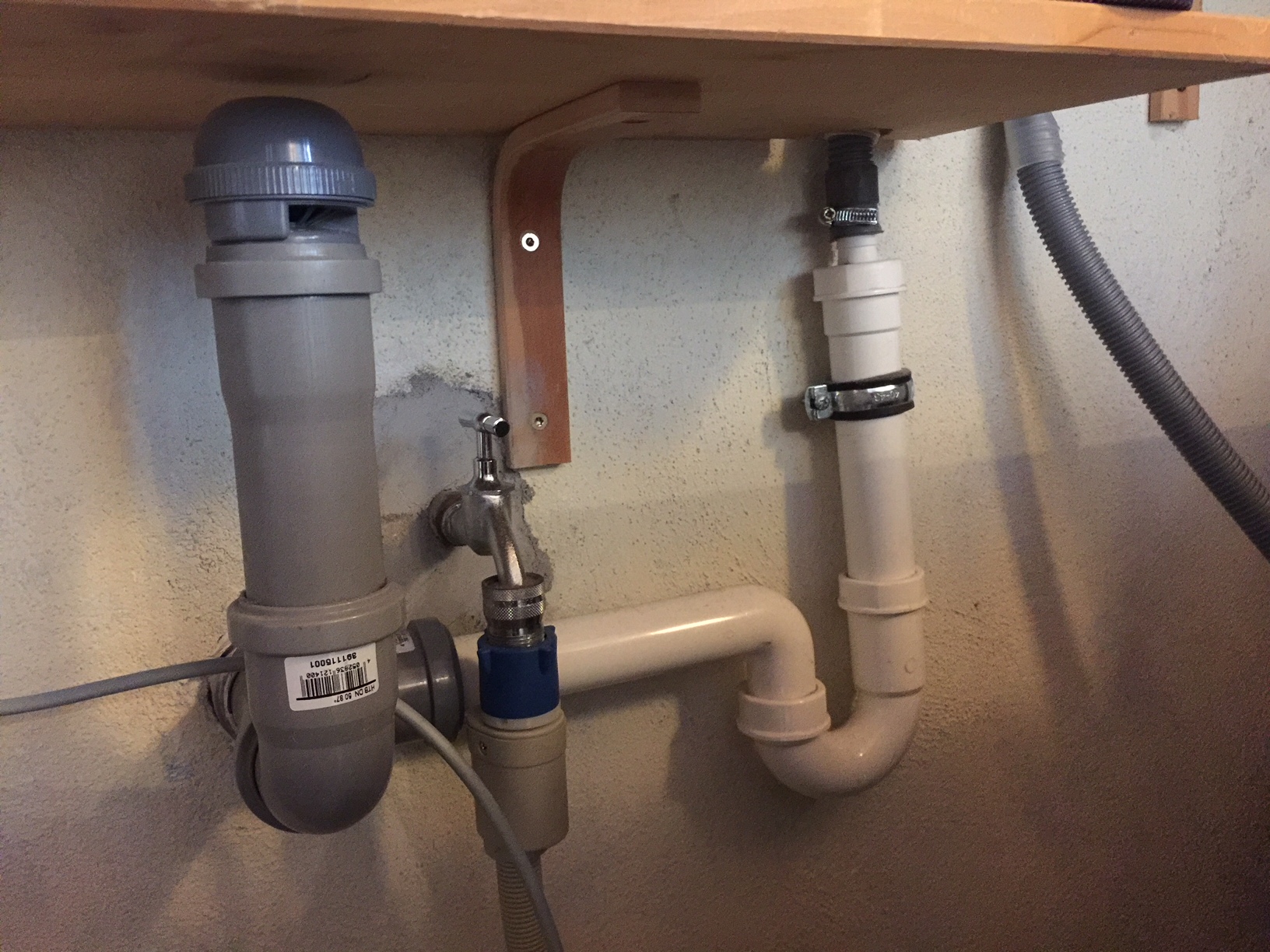 belueftung-entlueftung-im-passivhaus-kanalgeruchmuffige-waesche-250794-1.JPG
