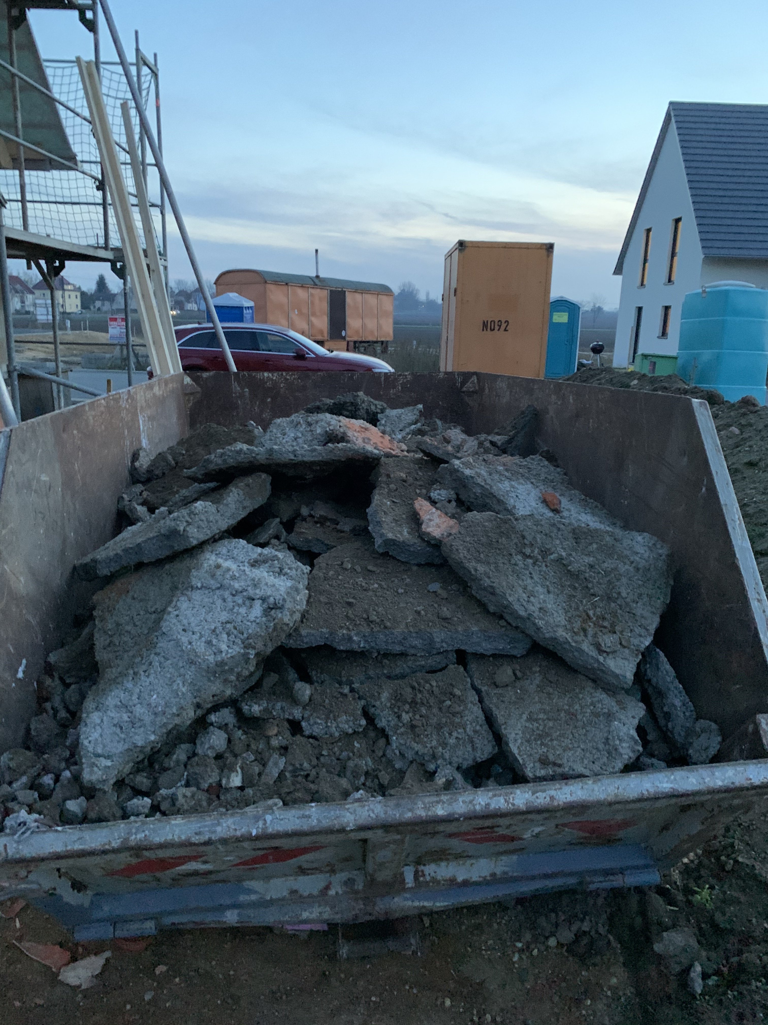 betonhaufen-vor-dem-haus-wer-muss-ihn-wegmachen-451225-3.jpg
