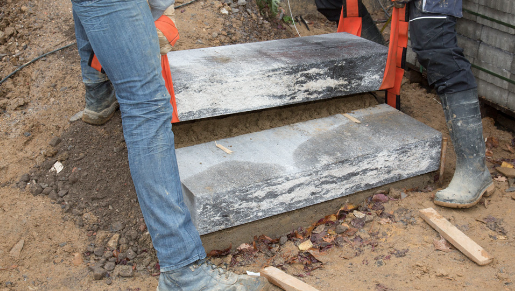 betonstufen-aussenbereich-baustelle.png