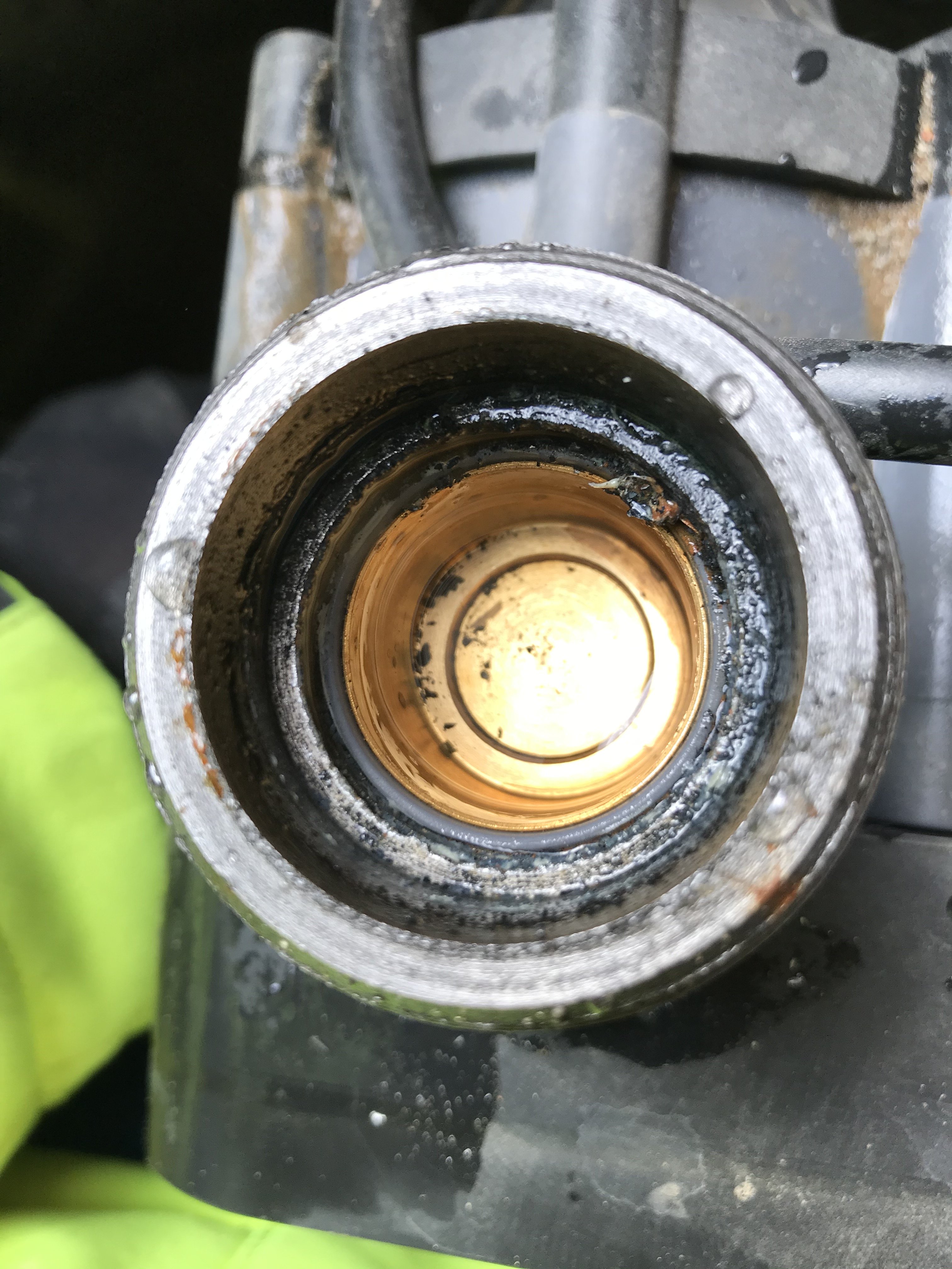 bewaesserungsanlage-grosses-noch-leeres-grundstueck-406318-1.jpg