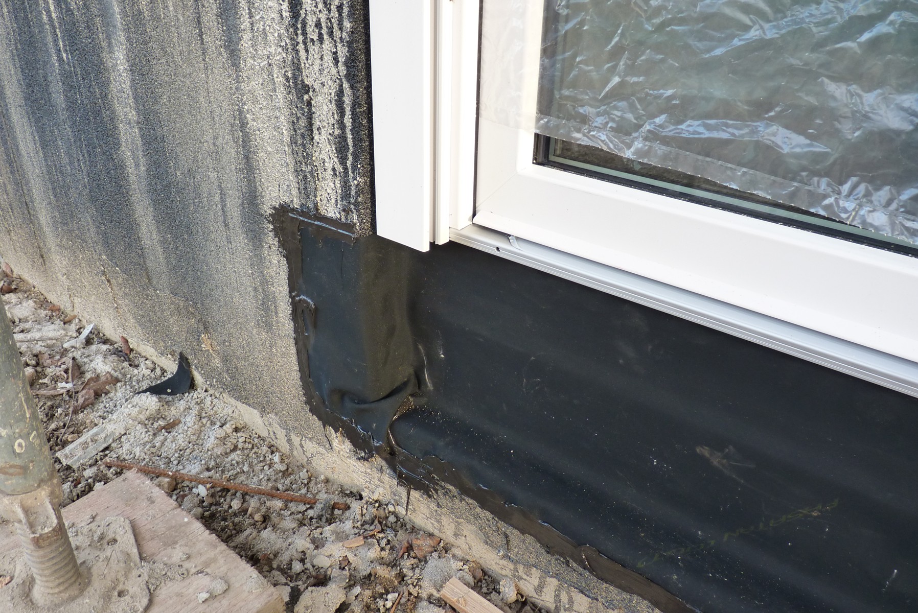 bodenliegende-fenster-abdichten-149477-1.jpg