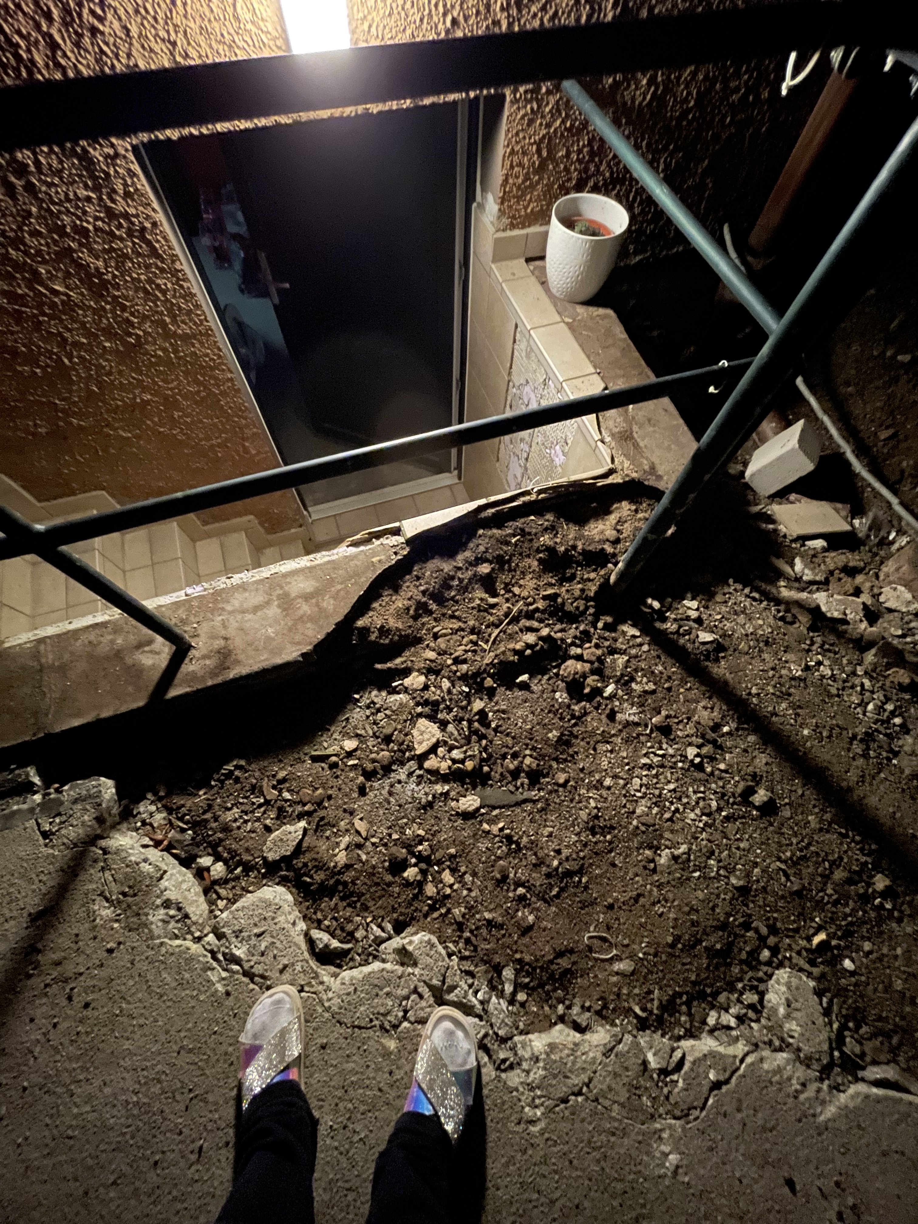 boese-ueberraschung-bei-der-kellertreppe-536252-2.jpeg