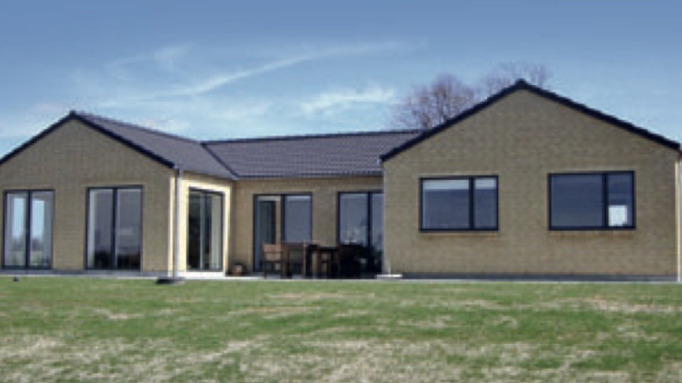 breite-bungalow-front-gestalten-was-habt-ihr-fuer-hausfronten-249227-1.jpg