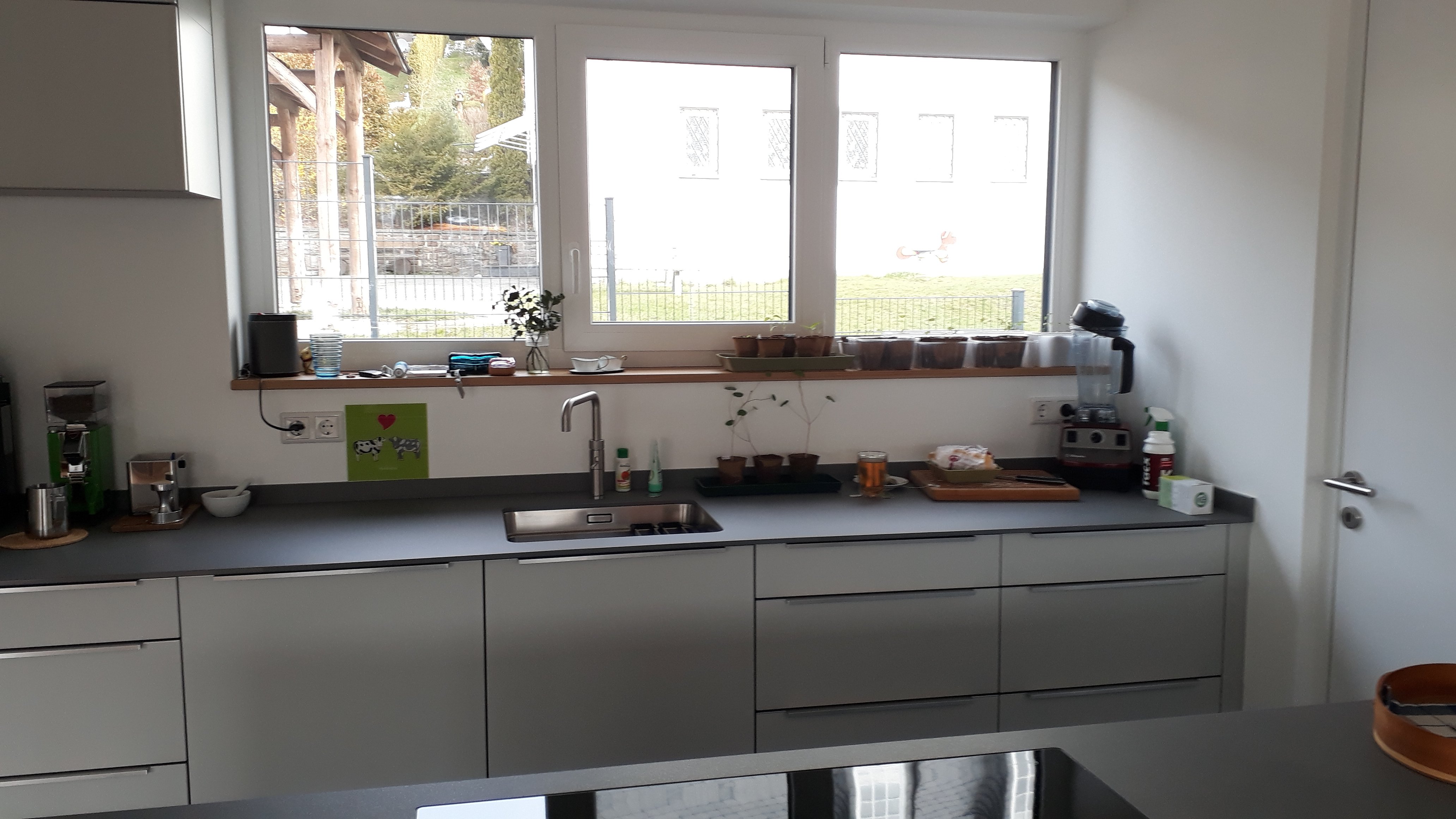 bruestungshoehe-feststehendes-kuechenfenster-135-m-487552-1.jpg
