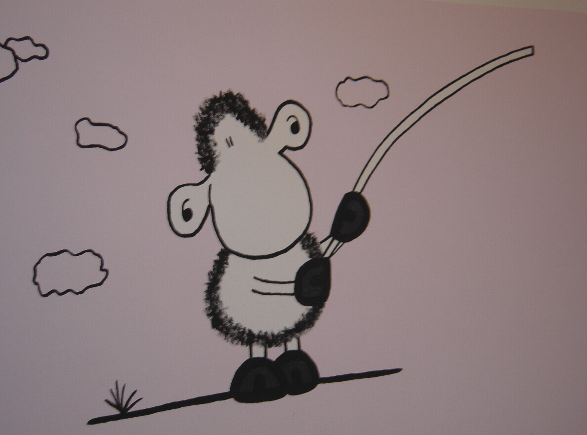 Cartoon-Schaf mit schwarzem Rand hält lange Angelrute, steht auf einer Linie, Wolken im Hintergrund.