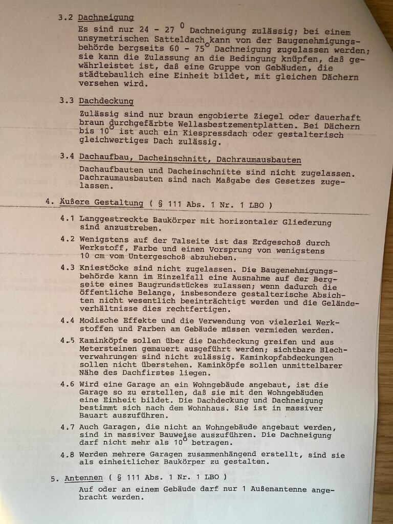 Gedruckte Seite mit Abschnitten zur Dachbauordnung (Dachneigung, -deckung, -aufbau).