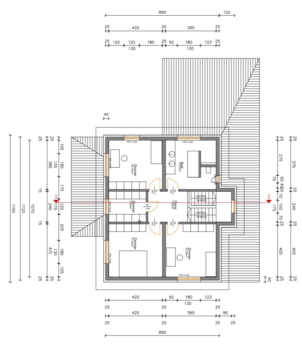 Dachgeschoss-Grundriss eines Hauses mit mehreren Zimmern, Treppen und Maßangaben.