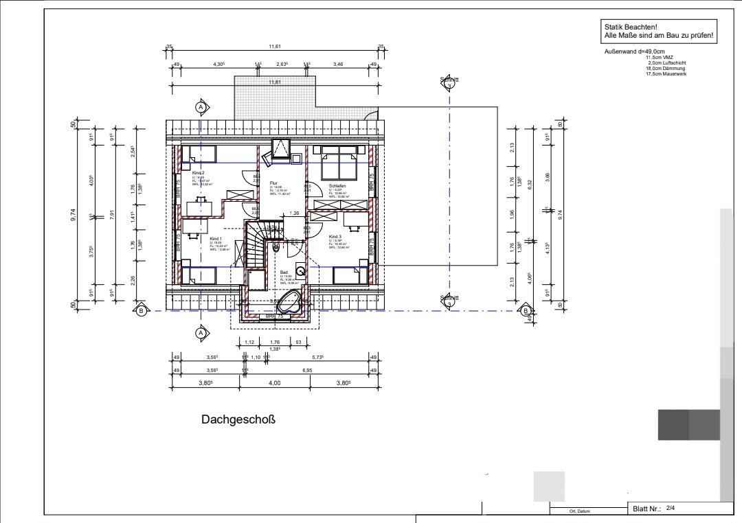 Dachgeschoss Grundriss: Treppe, Flur, Schlafzimmer, Kinderzimmer, Bad, Maßlinien.