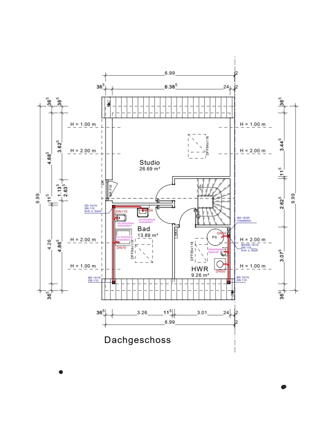 Dachgeschoss-Grundriss mit Studio, Bad und HWR, Treppe, Türen und Maßangaben