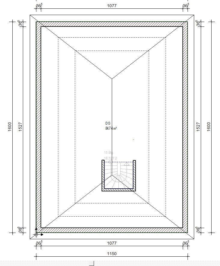 Grundriss eines rechteckigen Dachgeschoss-Raums mit zentraler Treppe und Maßlinien.