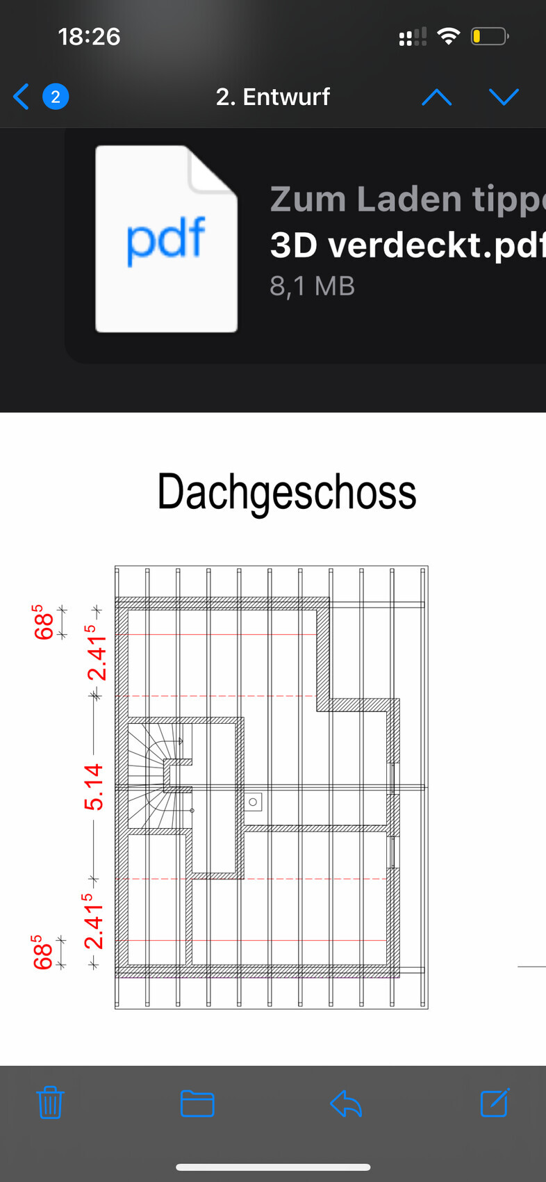 Dachgeschoss-Grundriss: Treppenhaus, Räume, Wände; rote Maßlinien.