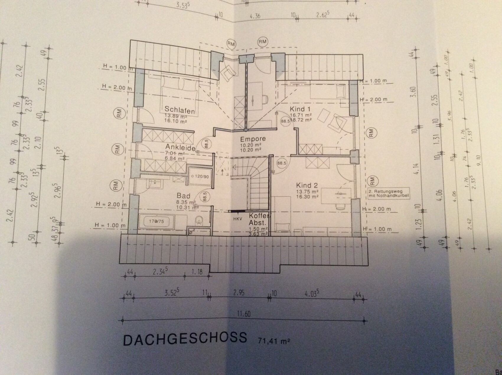 Dachgeschoss Grundriss mit Schlafzimmer, Kind 1, Kind 2, Bad und Empore