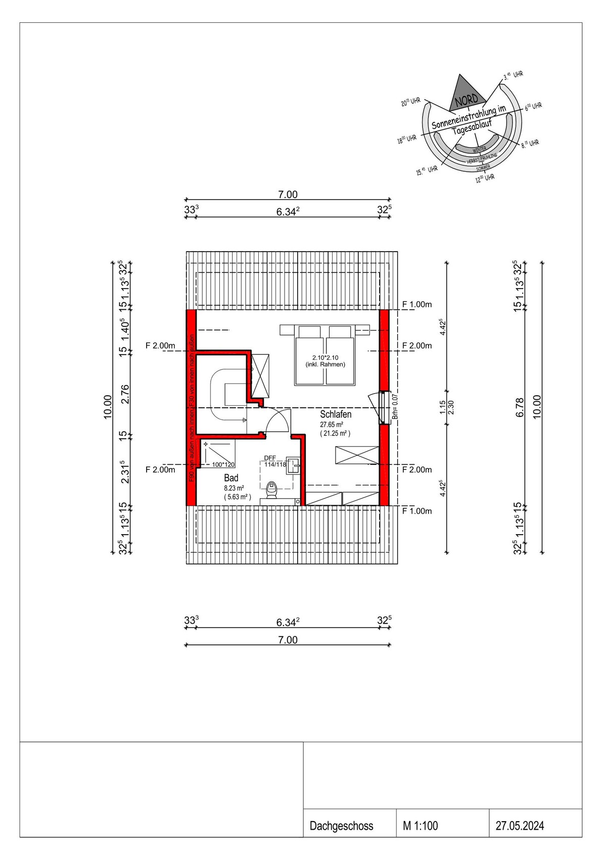 Dachgeschoss Grundriss mit Schlafzimmer und Bad, detaillierte Maße und Nordpfeil