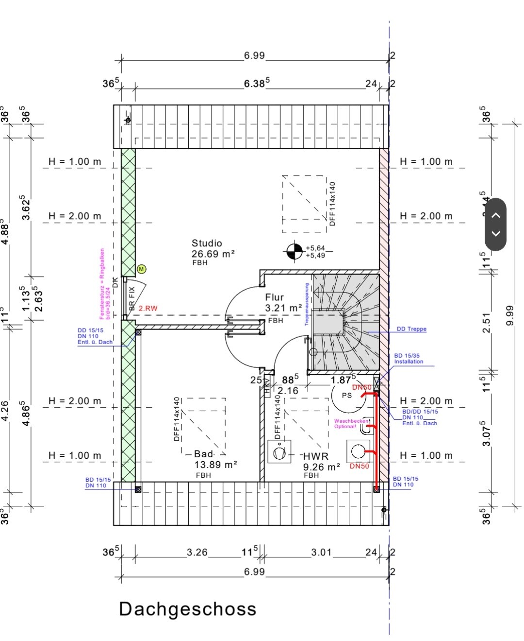 Dachgeschoss-Grundriss mit Studio, Flur, Bad, HWR, Treppe und Maßen