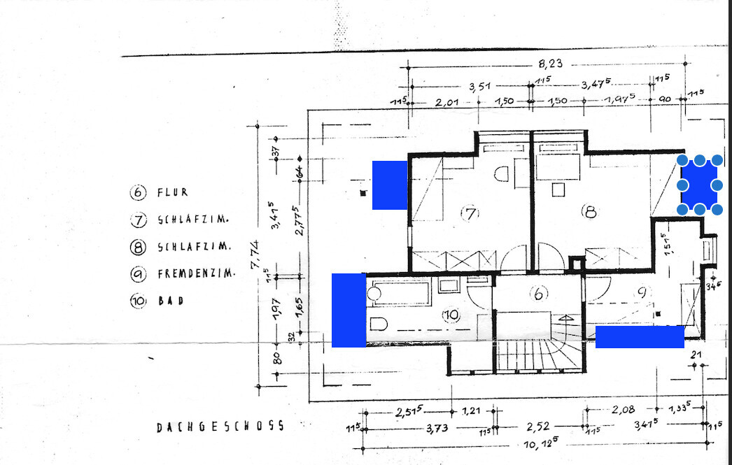 Grundriss Dachgeschoss: Flur, Schlafzimmer, Fremdenzim., Bad; blaue Markierungen