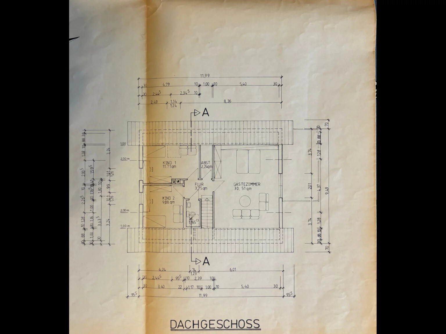 Dachgeschoss Grundriss: Gästezimmer, zwei Kinderzimmer, Flur und Abstellraum.