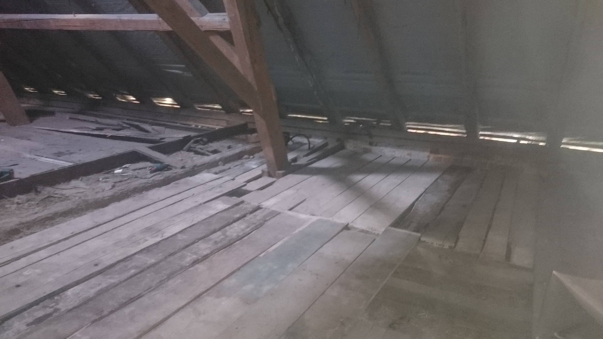 dachgeschossdecke-holzbalken-daemmen-222709-1.JPG