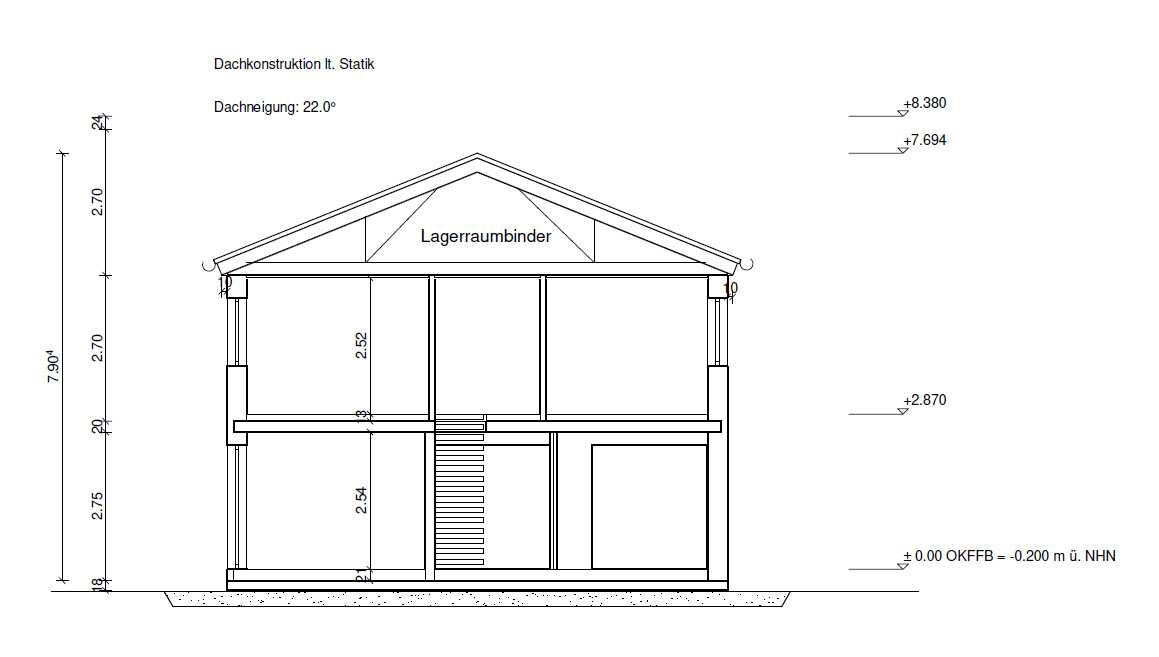 Querschnitt eines zweistöckigen Hauses mit Dachkonstruktion, Treppe und Höhenmaßen.
