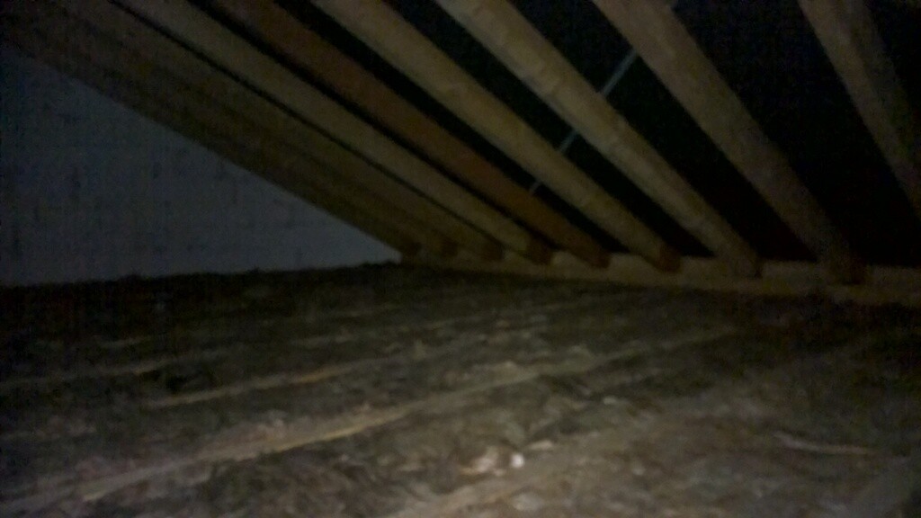 dachstuhl-holzbalken-dachboden-rohbau.jpg