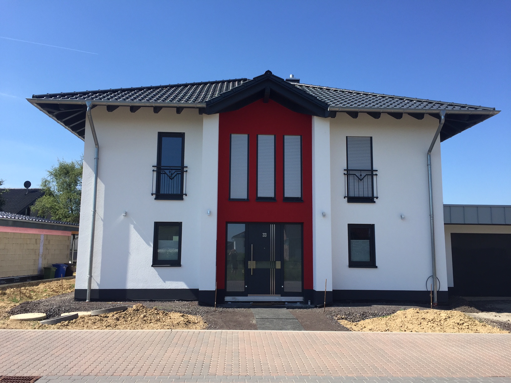 dachueberstand-stadtvilla-holz-oder-kunststoff-215924-2.JPG