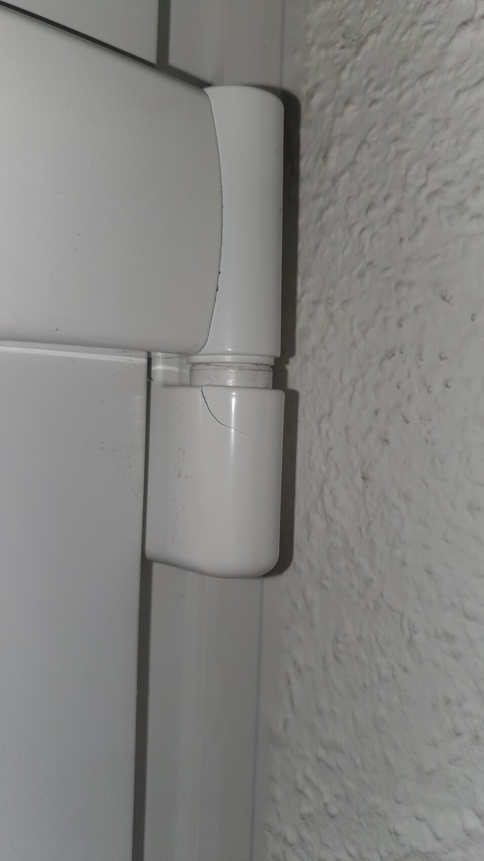defektes-tuer-scharniere-im-haus.jpg