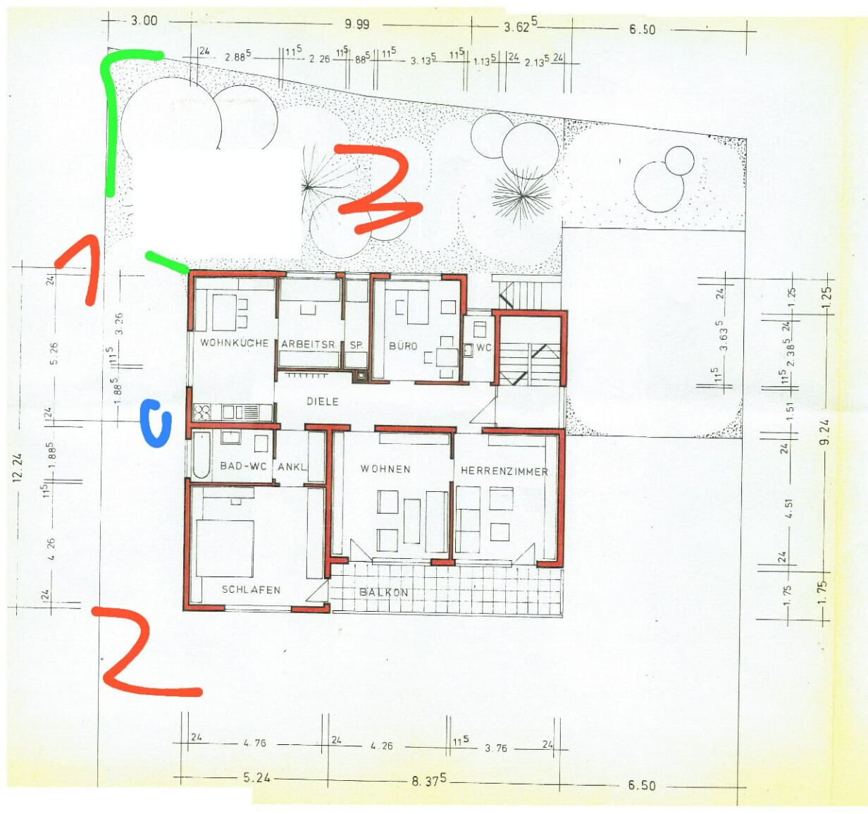 2D-Hausgrundriss mit Wohnzimmer, Schlafzimmer, Küche und Balkon, farblich markierte Bereiche.