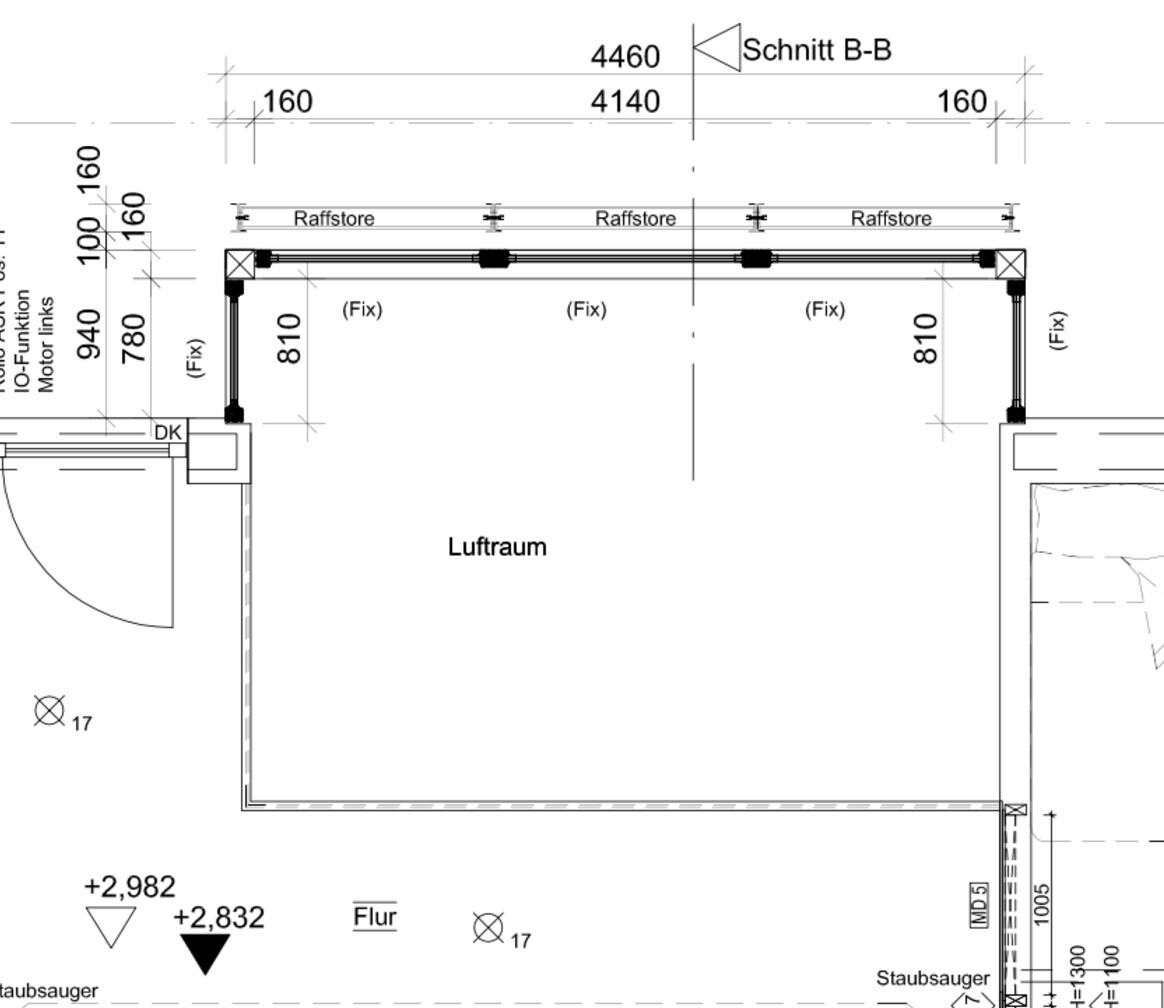 Grundriss eines Luftraums mit Flur, Raffstore und Maßlinien.