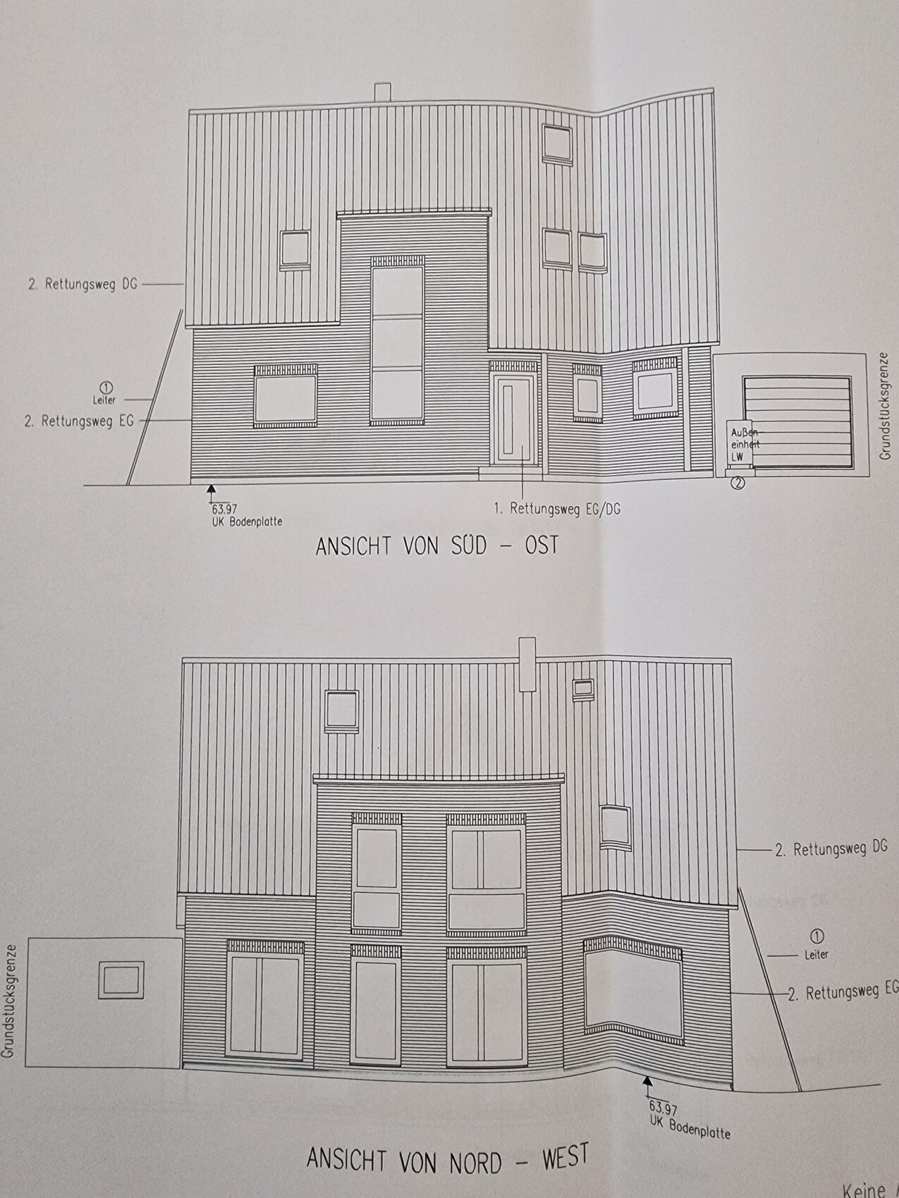 Architekturzeichnung: Ansichten Südost und Nordwest eines zweistöckigen Hauses mit Garage