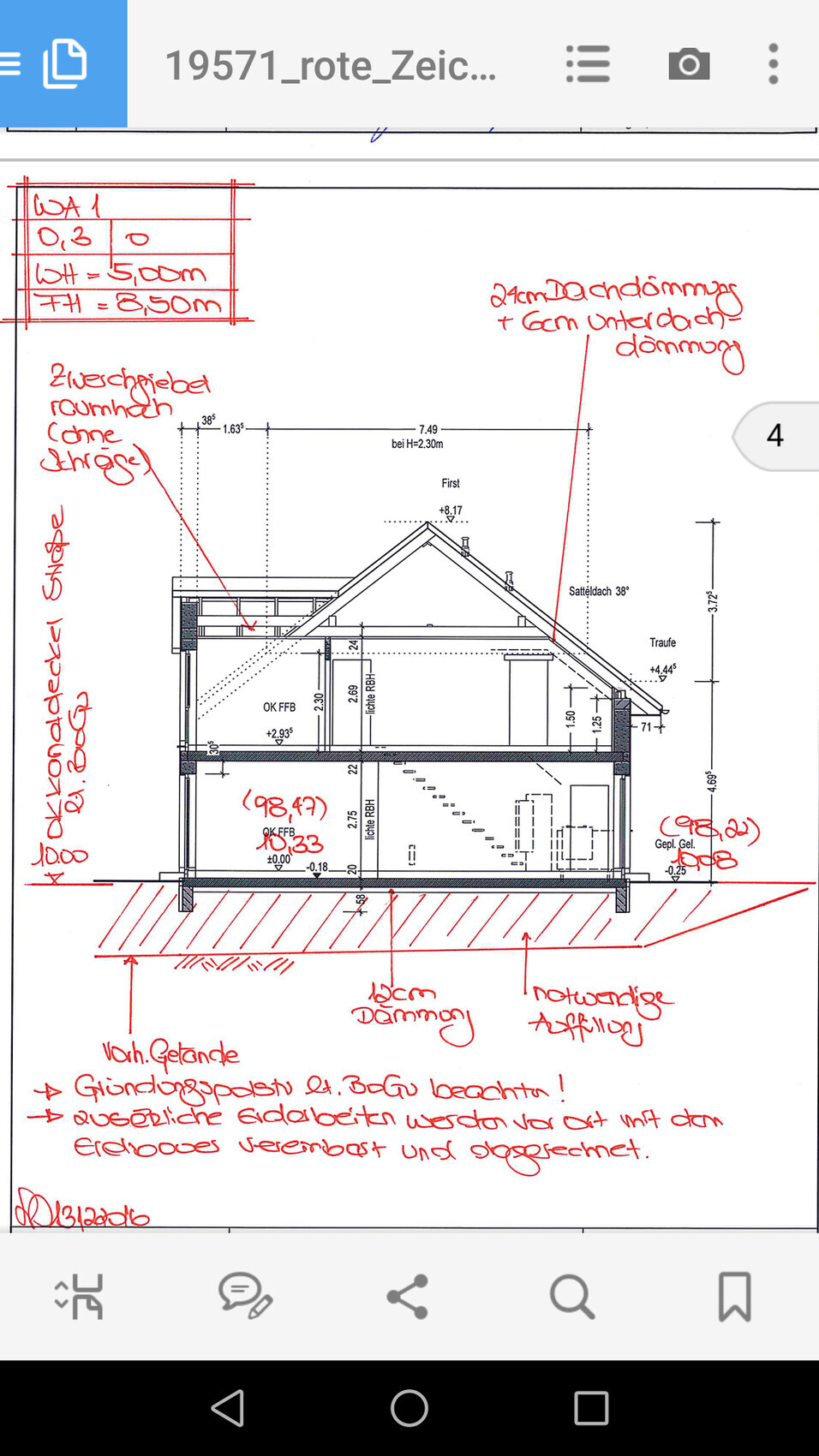 Schnitt durch ein zweigeschossiges Haus mit Dachstuhl, Etagen, Dämmung, Erdreich und Maßen.