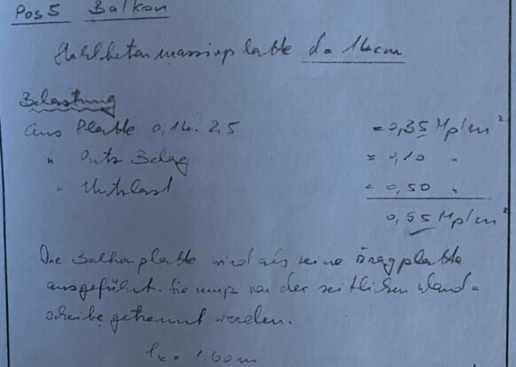 Handschriftliches Notizblatt mit Berechnungen zur Balkonbelastung und Tabellenwerten