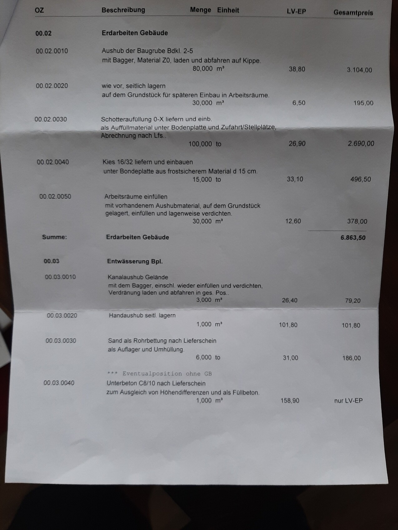 Baukostenauszug mit Positionen: Beschreibung, Menge, Einheit, Preis und Gesamtpreis (Erdarbeiten).
