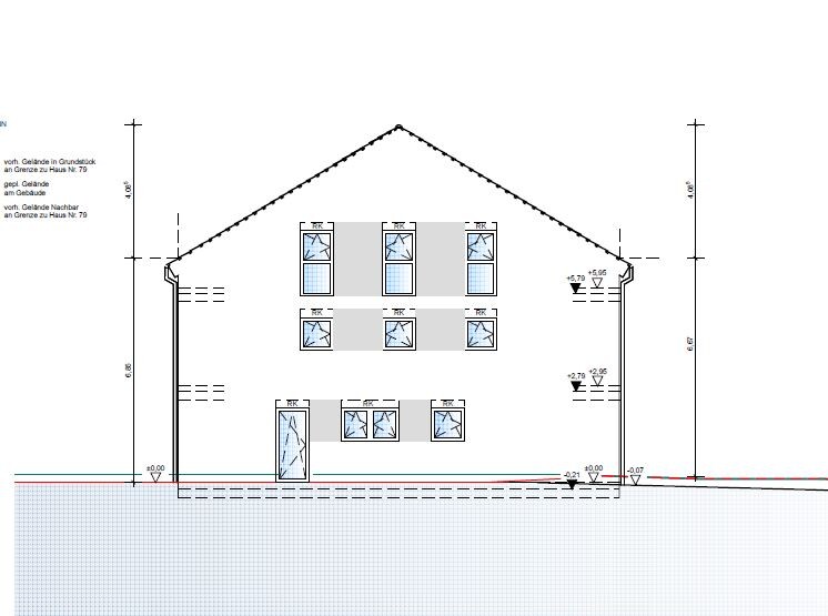 Architekturzeichnung eines zweistöckigen Hauses mit Satteldach, Fenstern und Eingangstür.