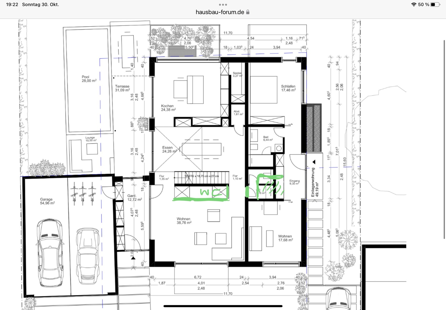 Grundriss eines Einfamilienhauses: Wohnen, Essen, Kochen, Schlafen, Bad, Terrasse, Pool und Garage.