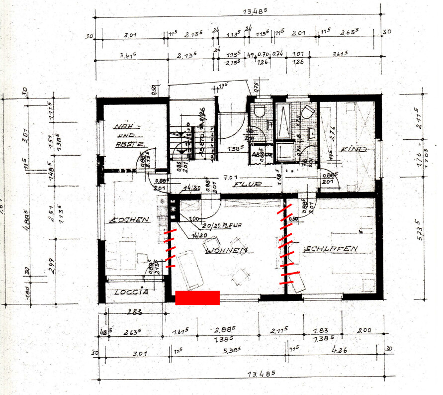 2D-Grundriss eines Hauses mit Wohnzimmer, Küche, Flur und Schlafzimmer