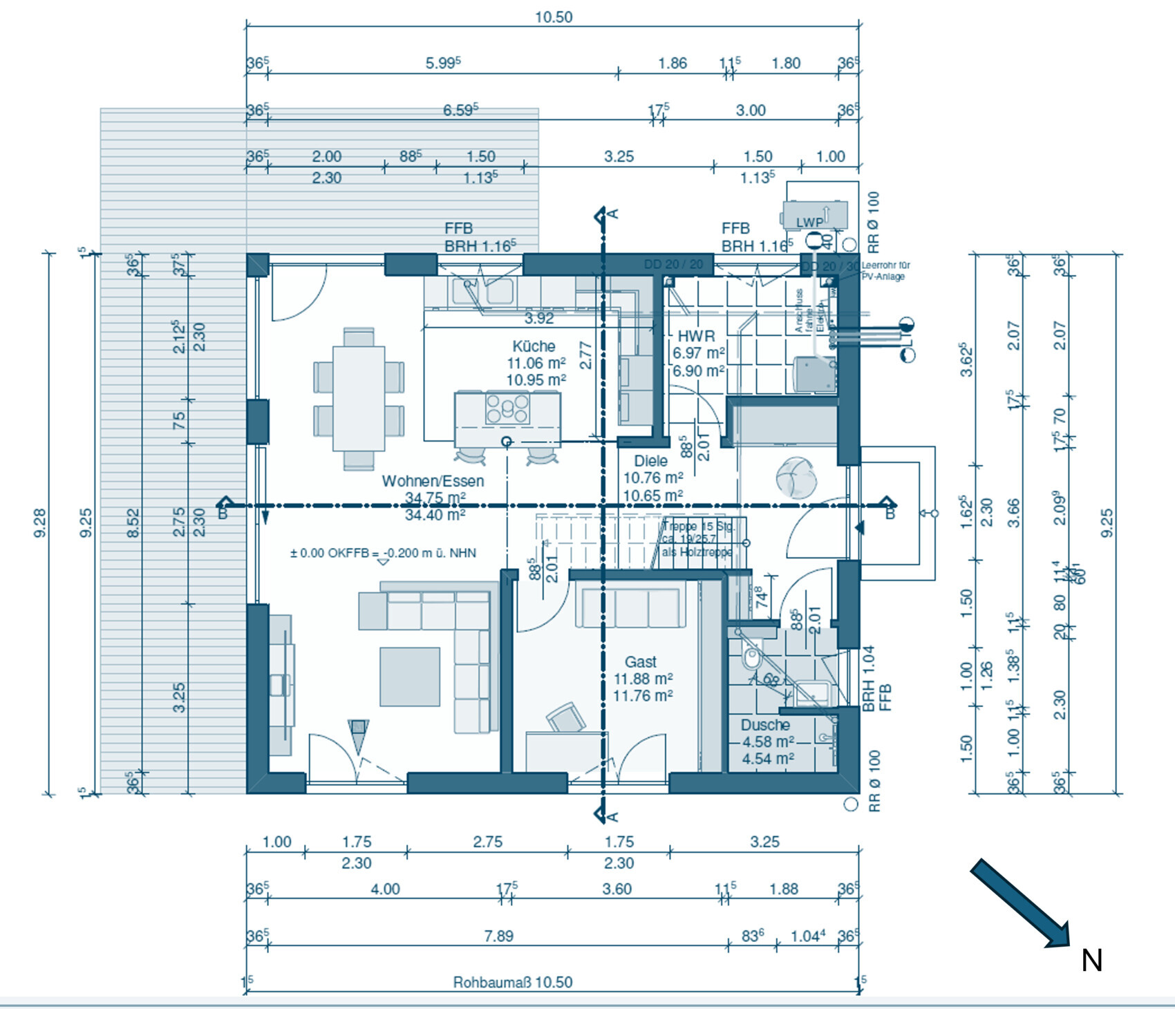 Blauer Grundriss eines Hauses mit Küche, Wohnen/Essen, Gast, Diele, Bad; Nordpfeil unten rechts.