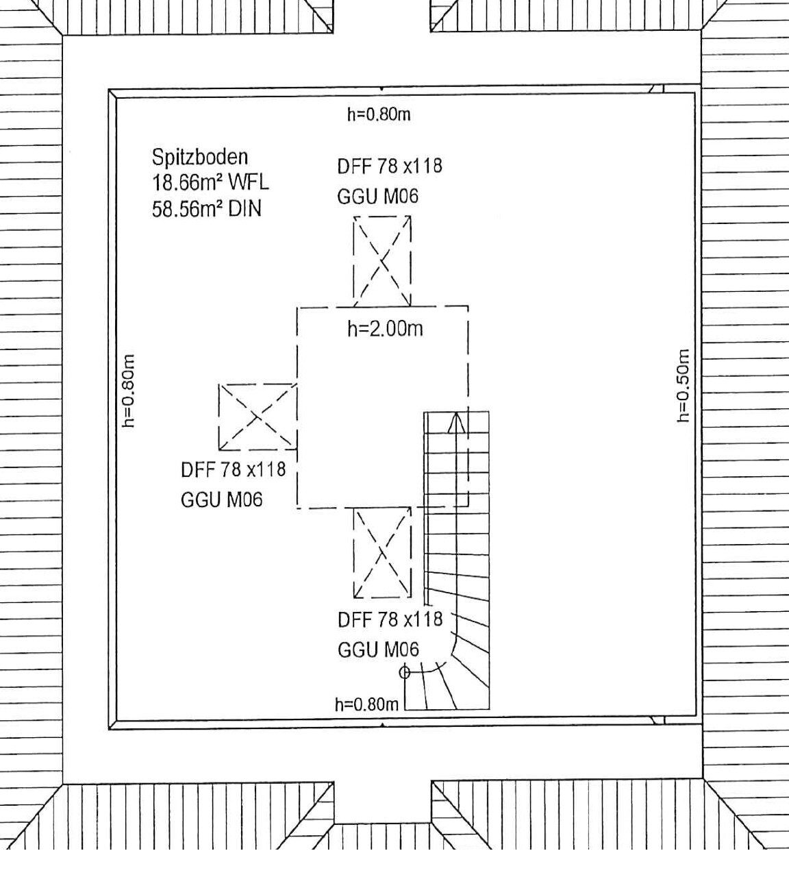 Spitzboden-Grundriss eines Dachgeschosses mit Treppe und Maßen.