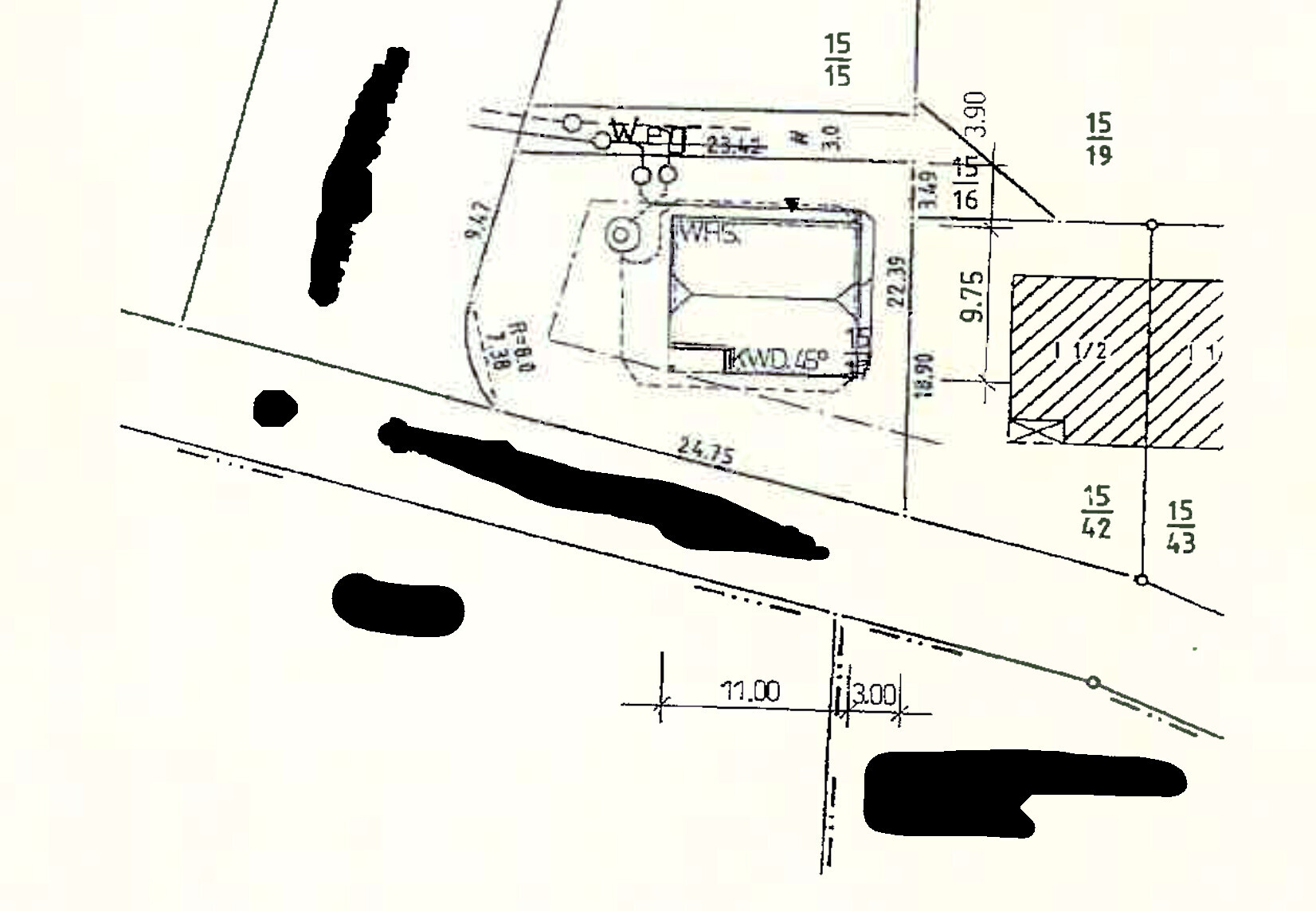 Technischer Grundriss eines Raums mit einem rechteckigen Sofa und Maßangaben.