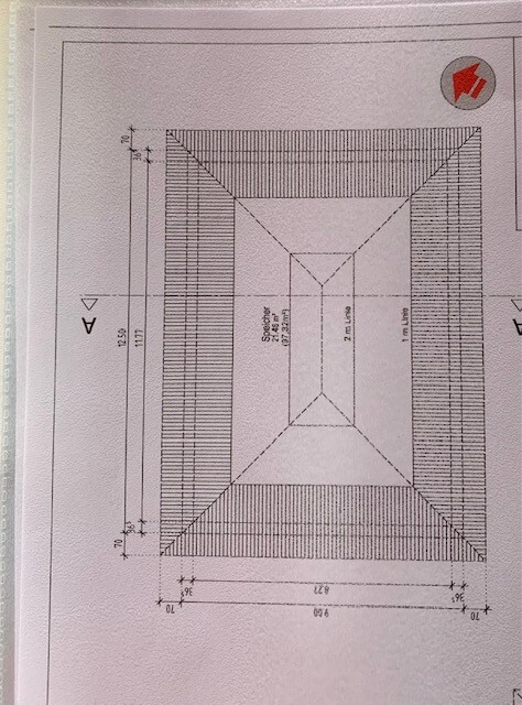 Technische Zeichnung eines rechteckigen Rahmens mit Innenformen und Maßlinien.