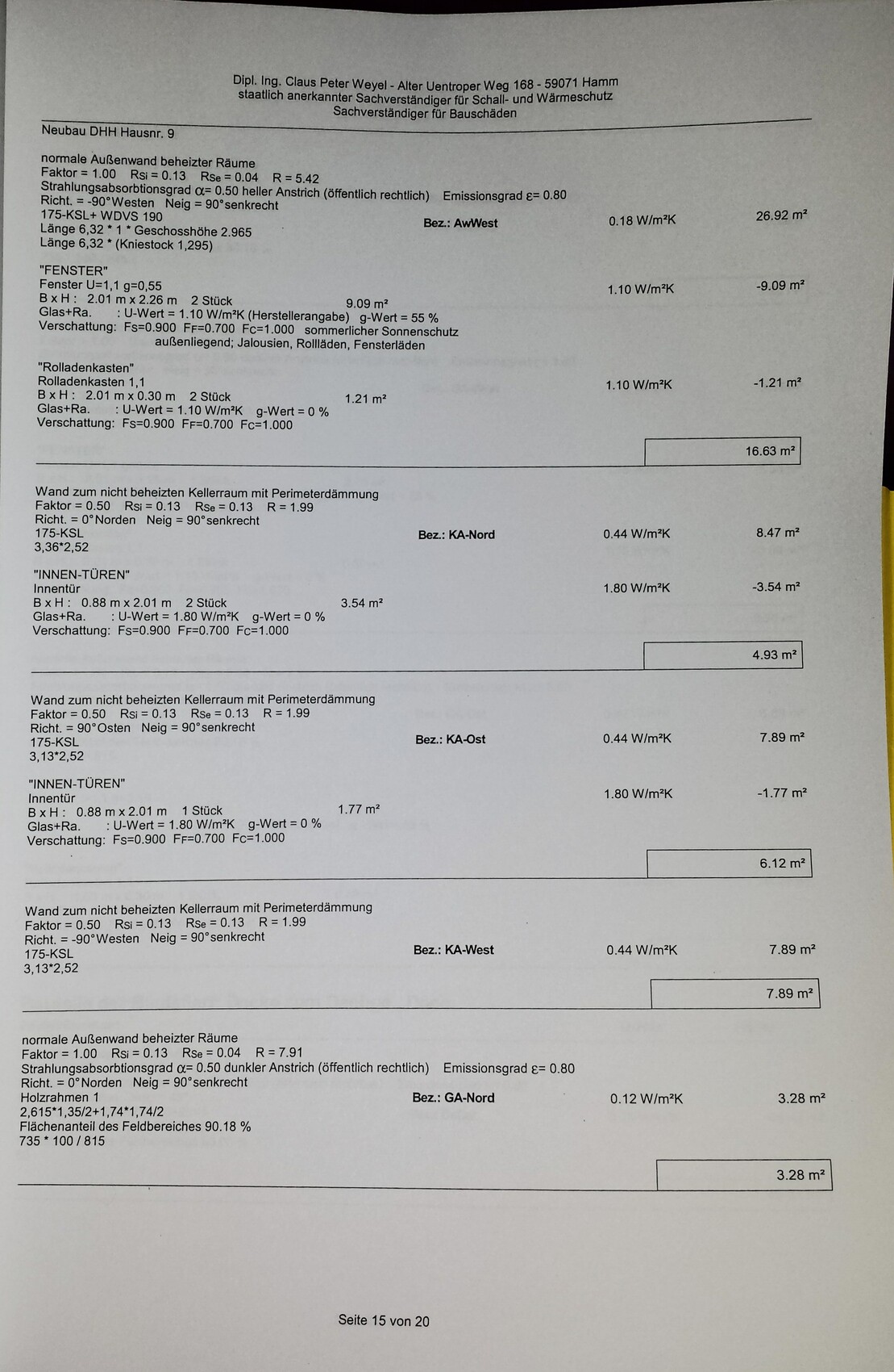 Seite eines Energieausweises mit Tabellen zu Flächen, U-Werten, Fenstern und Türen.